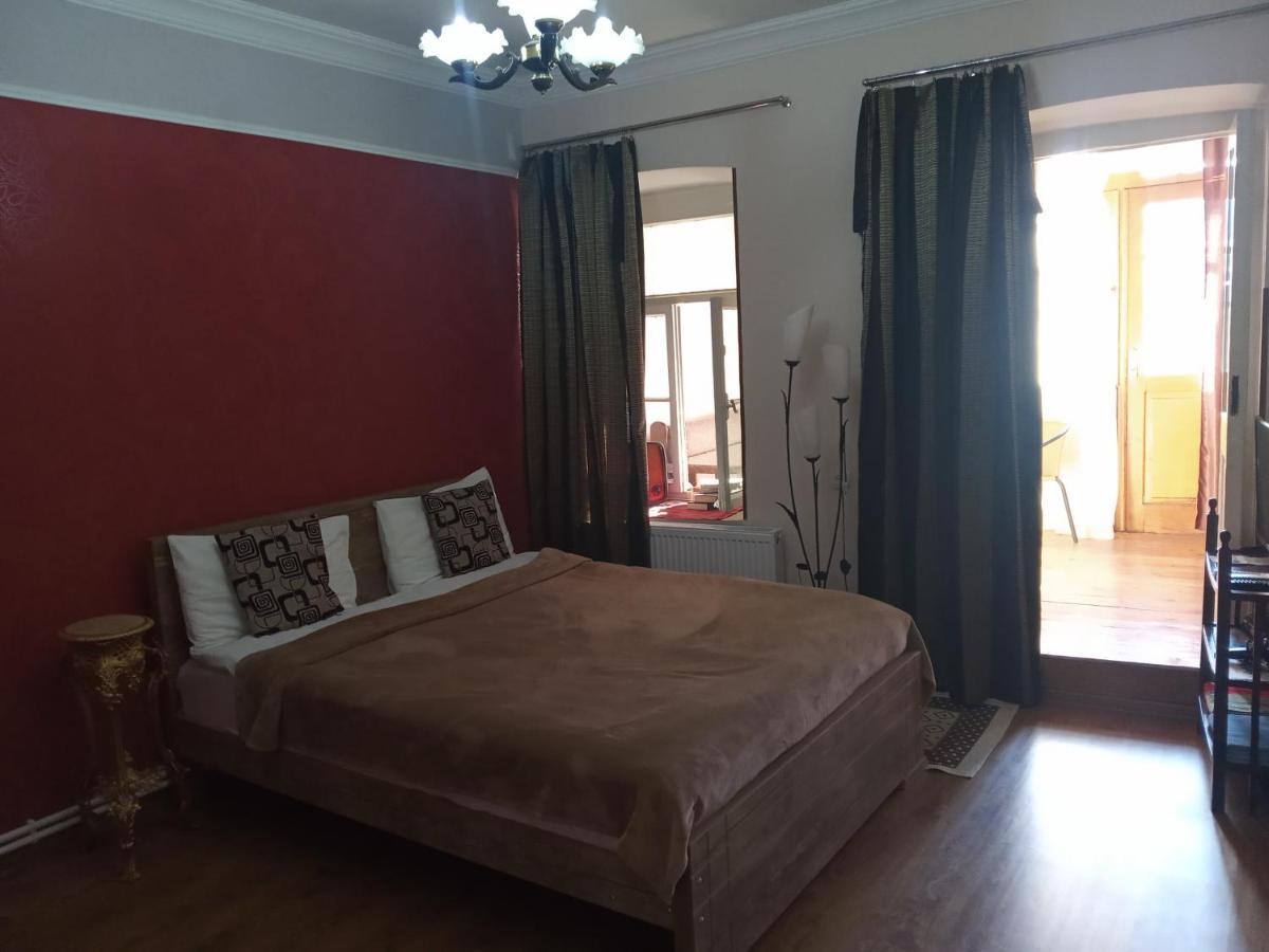 Apartment In The Heart Of Old Тбилиси Экстерьер фото