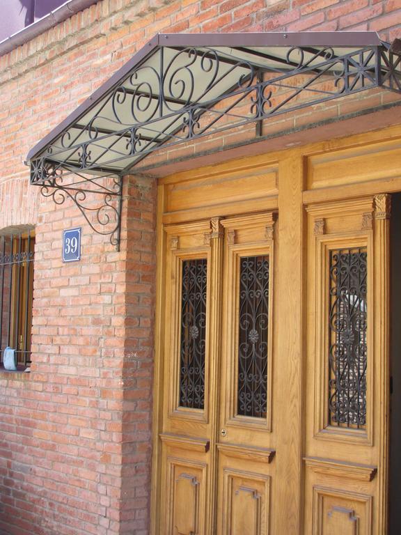 Apartment In The Heart Of Old Тбилиси Экстерьер фото